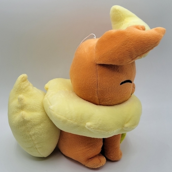 Pokémon 2019 Winking Flareon with Evolutionary Stone Large Plush Toy - Picture 4 of 7